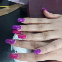 کلیه خدمات و آموزش ناخن ب صورت حرفه ای