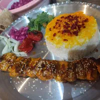 استخدام نیرو برای کار در رستوران باغ