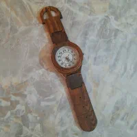 ساعت دیواری چوبی طرح ساعت مچی