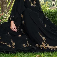 لباس مخمل سبز ملیله دوزی تعویض دارم