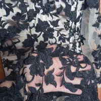 لباس مجلسی خاص و مجلل|لباس|مشهد, هفت تیر (حافظ)|دیوار