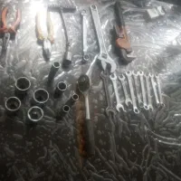 تعدادی آچار.بکس آلمانی.لوله گیر.فرانسه.همه باهم