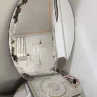 آینه با میزش شکسته