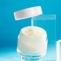 کرم طبیعی و کاملا گیاهی جوان کننده صورت