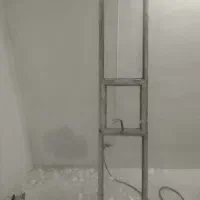 یک عدد پنجره و درب
