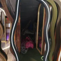 اینه|آینه|کرج, اصفهانی‌ها|دیوار