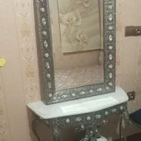 اینه و میزش