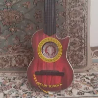 یک عدد گیتار جنس خارجی|اسباببازی بچه|قم, امامزاده ابراهیم|دیوار