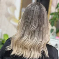 مدل برای رنگ مو