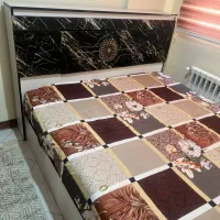 تخت سالم و جادار