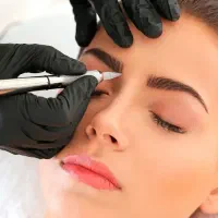 میکروبلیدینگ آرایش دائم ابرو خط چشم و شید لب