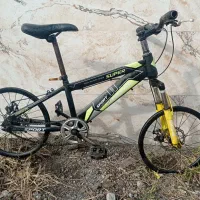 دوچرخه در حد نوع وسالم بدون لاستیک