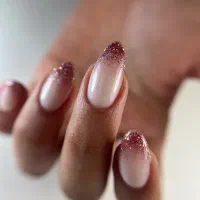 تخفیف آموزش و خدمات کاشت ناخن