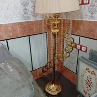 آباژور طلایی ایستاده