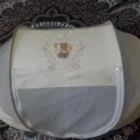 پشه بند و آغوشی نوزاد