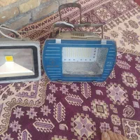 دوعدد پروژکتور یکی پنجاه واون یکی صد هست سالم