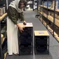 ادمین پرانرژی و فعال خانم
