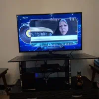 تلویزیون سامسونگ ۴۰ اینچ با میز