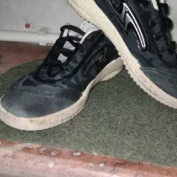 چندین کفش در حد نو