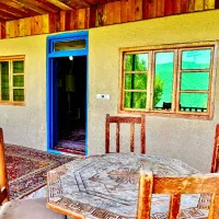 ویلا-سنتی-و-لوکس-نوک-قله-تو-دل-جنگل