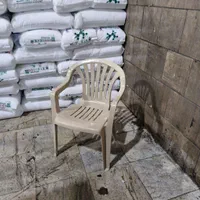 صندلی  پلاستیکی دسته دار طرح نرده ای|میز و صندلی غذاخوری|تهران, اتحاد|دیوار