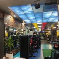 نظافتچی باشگاه بدنسازی مردانه