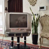 تلوزیون ۲۱ با دستگاه دیجیتال سالم وتمیز