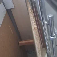 یک عدد تخت خیلی ساده بدون زیر