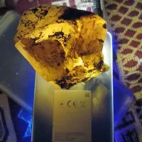 سنگ قیمتی تراش نخورده