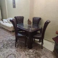میز و صندلی ۴ نفره نهار خوری تمیز و مرتب
