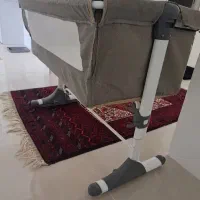 تخت کنار مادر