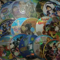 تعداد زیادی سی دی کارتون و فیلم