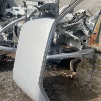 قسمت جلو و سقف و ستون ۴۰۵ و پارس