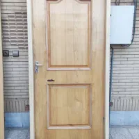 درب چوبی به همراه چارچوب