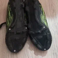 کفش فوتبال|تجهیزات ورزشی|ری, سرتخت|دیوار