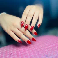 مدل برای کاشت ناخون فقط هزینه مواد