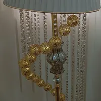 آباژور ایستاده
