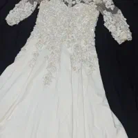 لباس مجلسی شیری رنگ با سنگ کاری و گل های برجسته