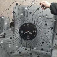 دو عدد ساعت دیواری