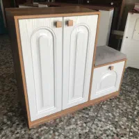 جاکفشی سفید رنگ نشیمن دار