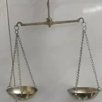 ترازوی برنجی قدیمی|صنایع دستی و سایر لوازم تزئینی|اصفهان, سروستان|دیوار