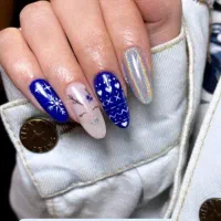 ماری هستم یه ناخنکار پرانرژی و ماهر