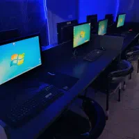 تعدادی کامپیوتر کامل دفتر کار و گیمنت