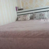 تخت دو نفره و تشک ،دراور و یک عسلی
