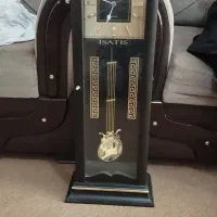 ساعت دیواری و آیینه