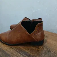 کتونی|کیف، کفش، کمربند|رشت, پل تالشان|دیوار