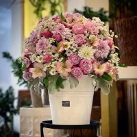 همکار و فروشنده خانوم برای گلفروشی      یک شیفت