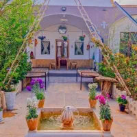 اقامتگاه بوم گردی خاتون و نارگیل پارکینگ دار