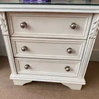 پا تختی سفید رنگ سالم