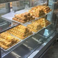 ویترین قنادی و نردبان|فروشگاه و مغازه|بروجرد, |دیوار